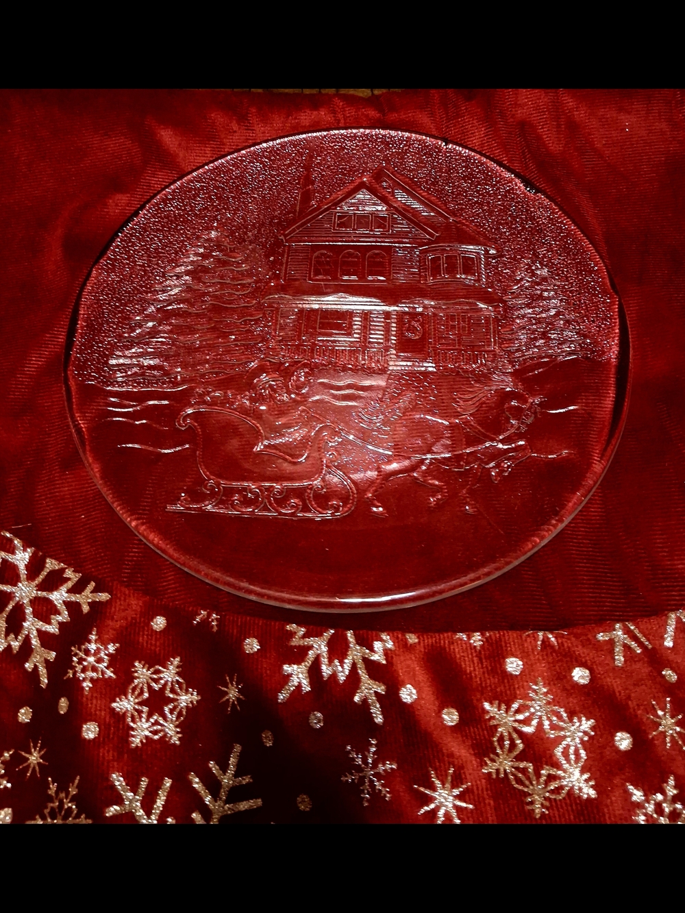 Clear Glass Holiday Plate with Sleigh Scene
